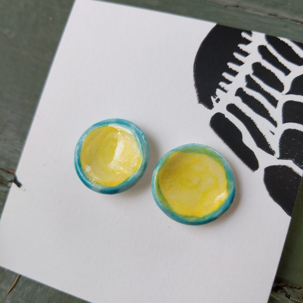 Round ceramic earrings, blue and yellow