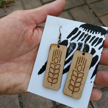 Load image into Gallery viewer, Wheat stalk earrings, large
