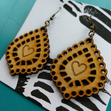 Load image into Gallery viewer, Heartlace, medium earrings
