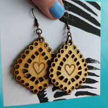 Load image into Gallery viewer, Heartlace, medium earrings
