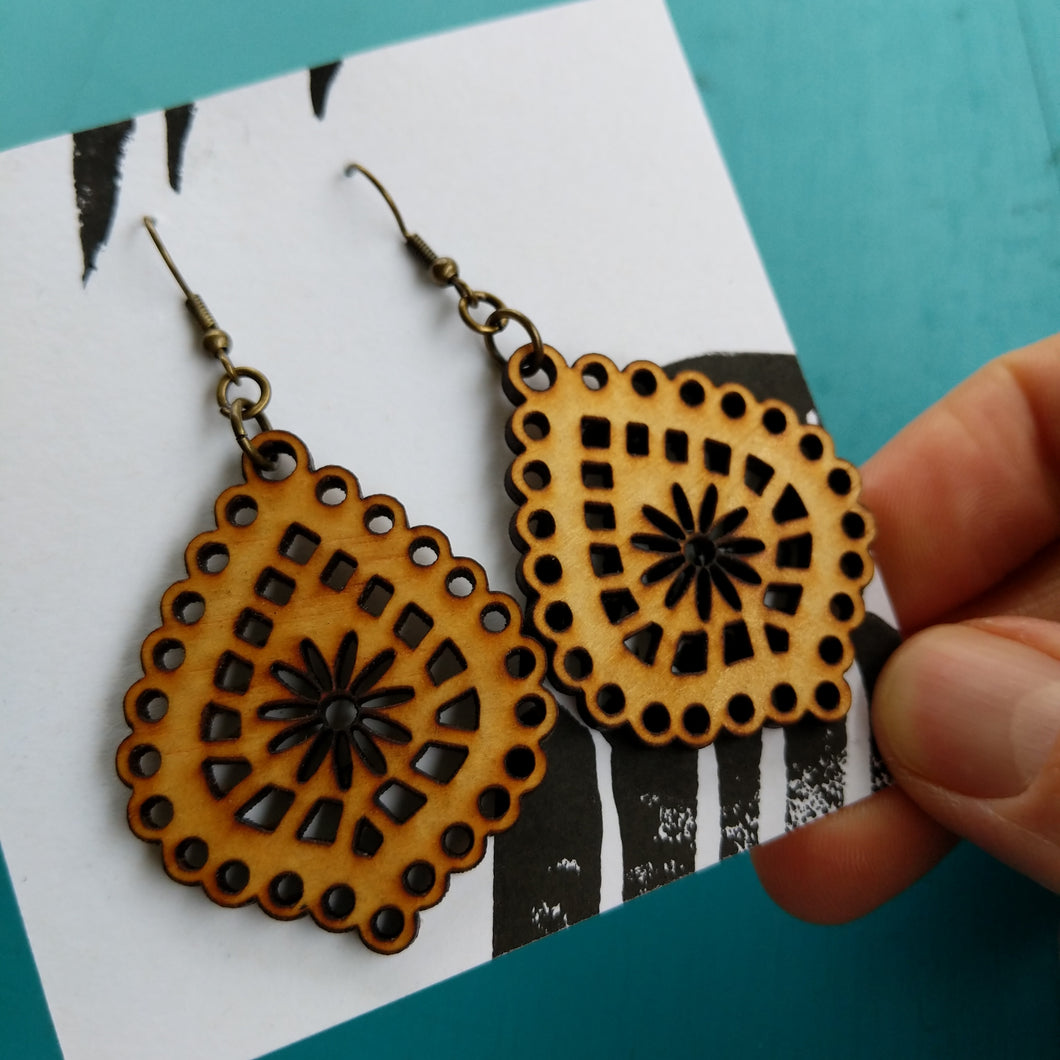 Star Anise and lace, medium earrings